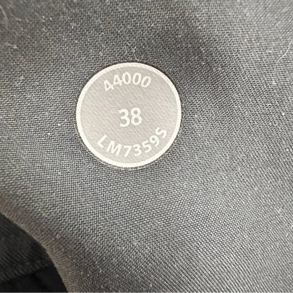 Lululemon Triple Active Casual Commute Shorts Black Size 38 - Picture 4 of 4